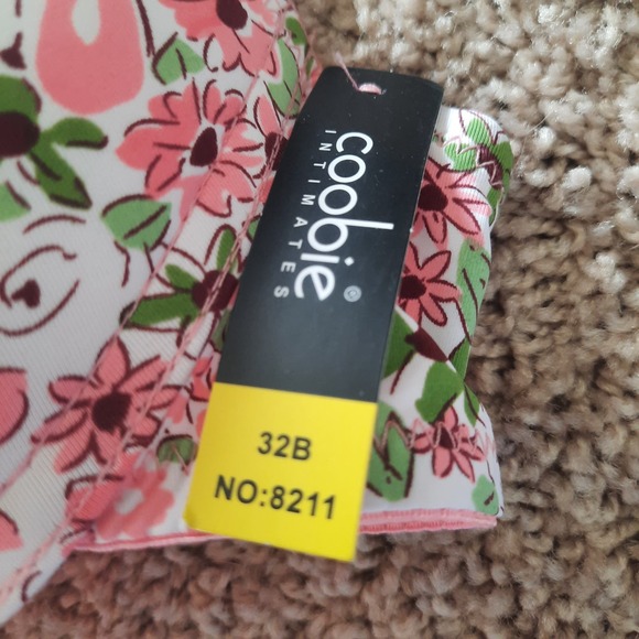 NWT Coobie 32 B Bra..  Padded Underwire, removable straps. - Picture 2 of 4